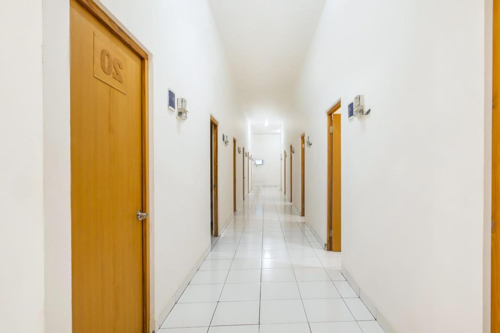 Hotel O Syariah Tasikmalaya Near Universitas Siliwangi Formerly Siliwangi Guest House Ngoại thất bức ảnh